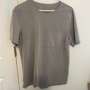 LULULEMONS Men’s casual heathered grey shirt